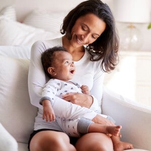 Comment passer de l'allaitement maternel à l'alimentation au biberon: Un guide pour les parents