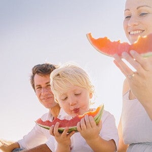 Toddler eating habits_02_LEARN_14 ways to raise a healthy eater_01