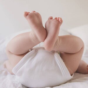 Bébé avec santé intestinale maux estomac