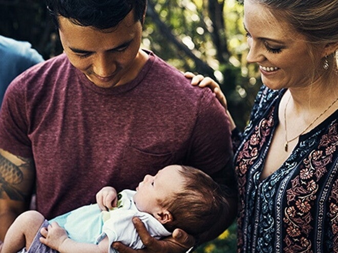 comment gérer les visiteurs après la naissance de bébé 